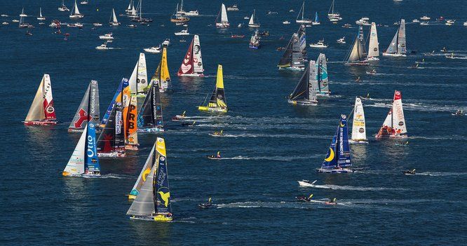 Vue aérienne de voiliers sur la course Vendée Globe